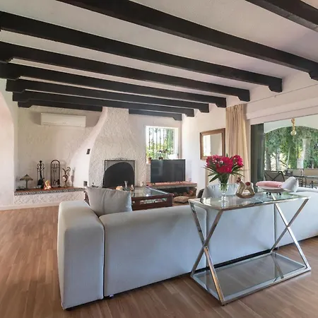 Tres Almendros Willa *